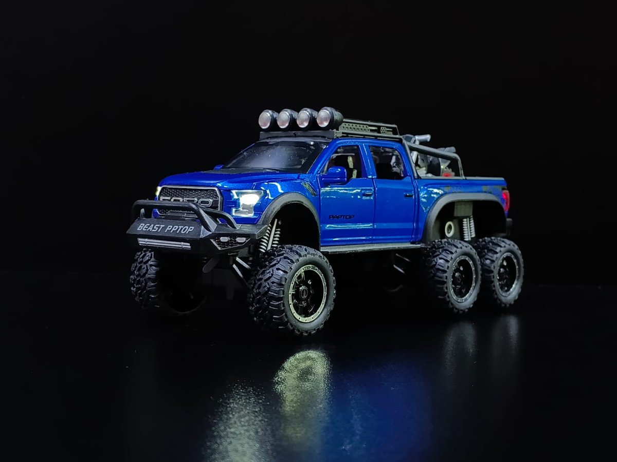 Ford F150 Raptor Azul con moto (22 centimetros)