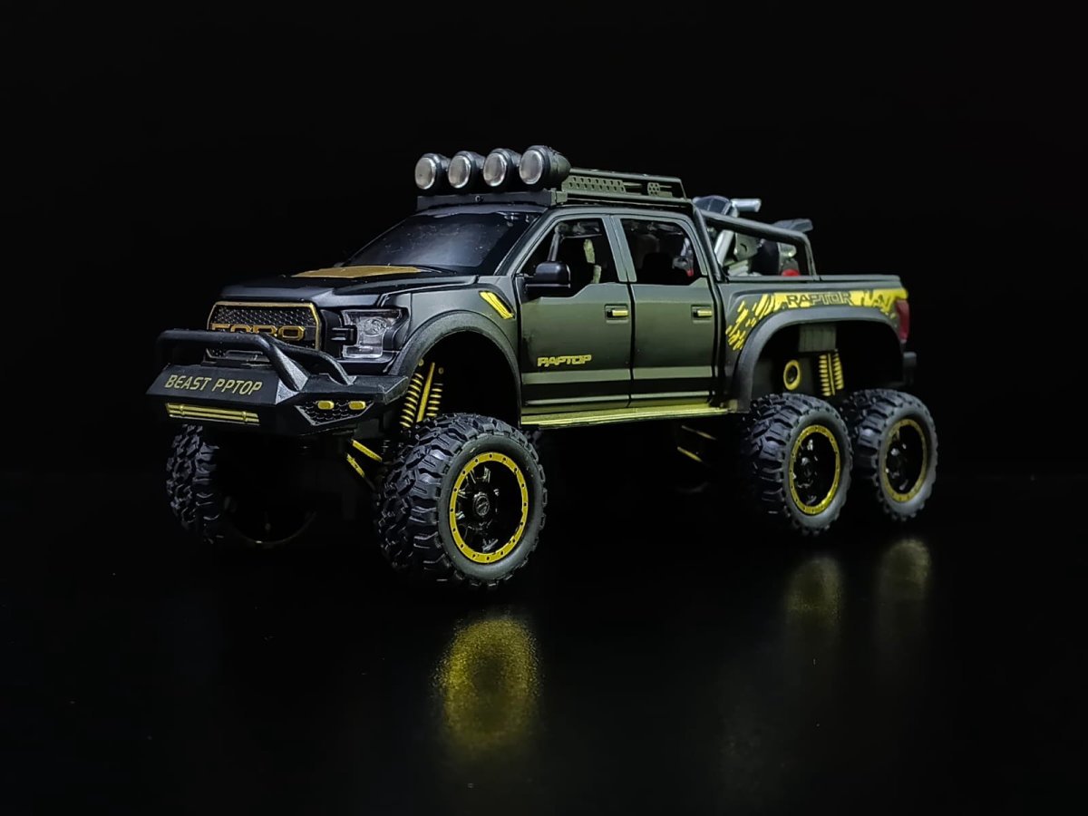 Ford F150 Raptor Negra con moto (22 centimetros)