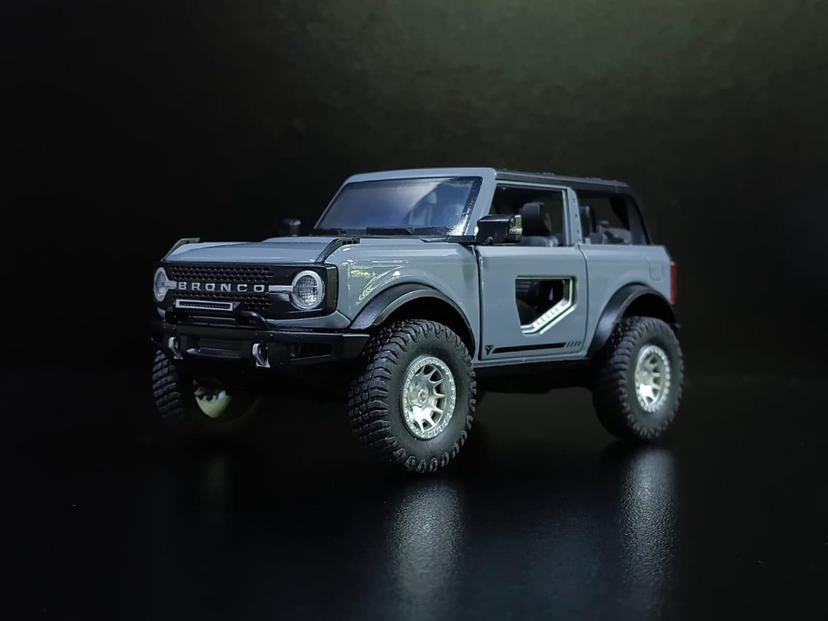 Ford Bronco Gris