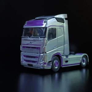 Camión Volvo Gris con detalles Morados