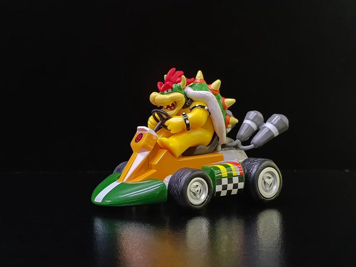 Mario Kart: auto de Bowser (12 cm)
