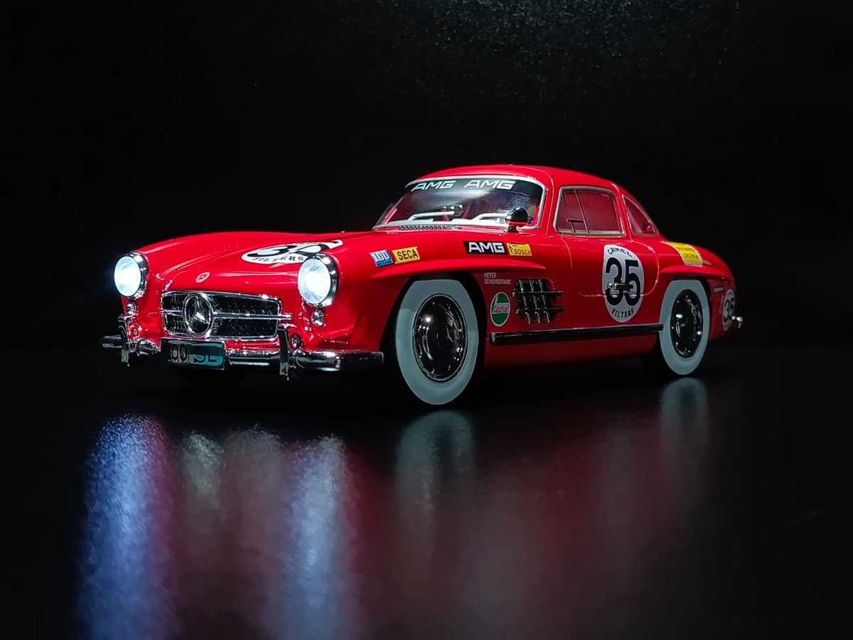 Mercedes Benz AMG Racing Rojo – OK 1:18