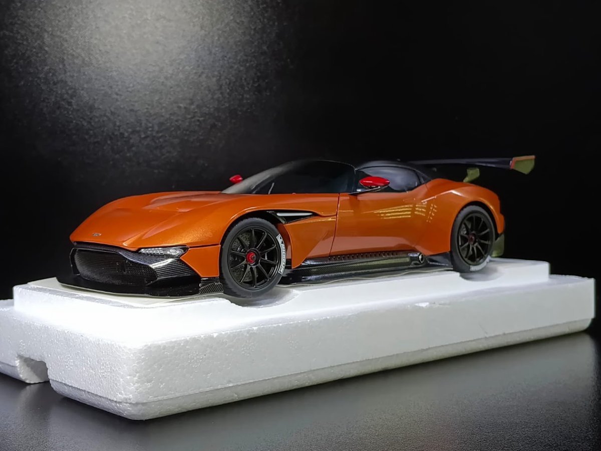 Aston Martin Vulcan AutoArt 1:18