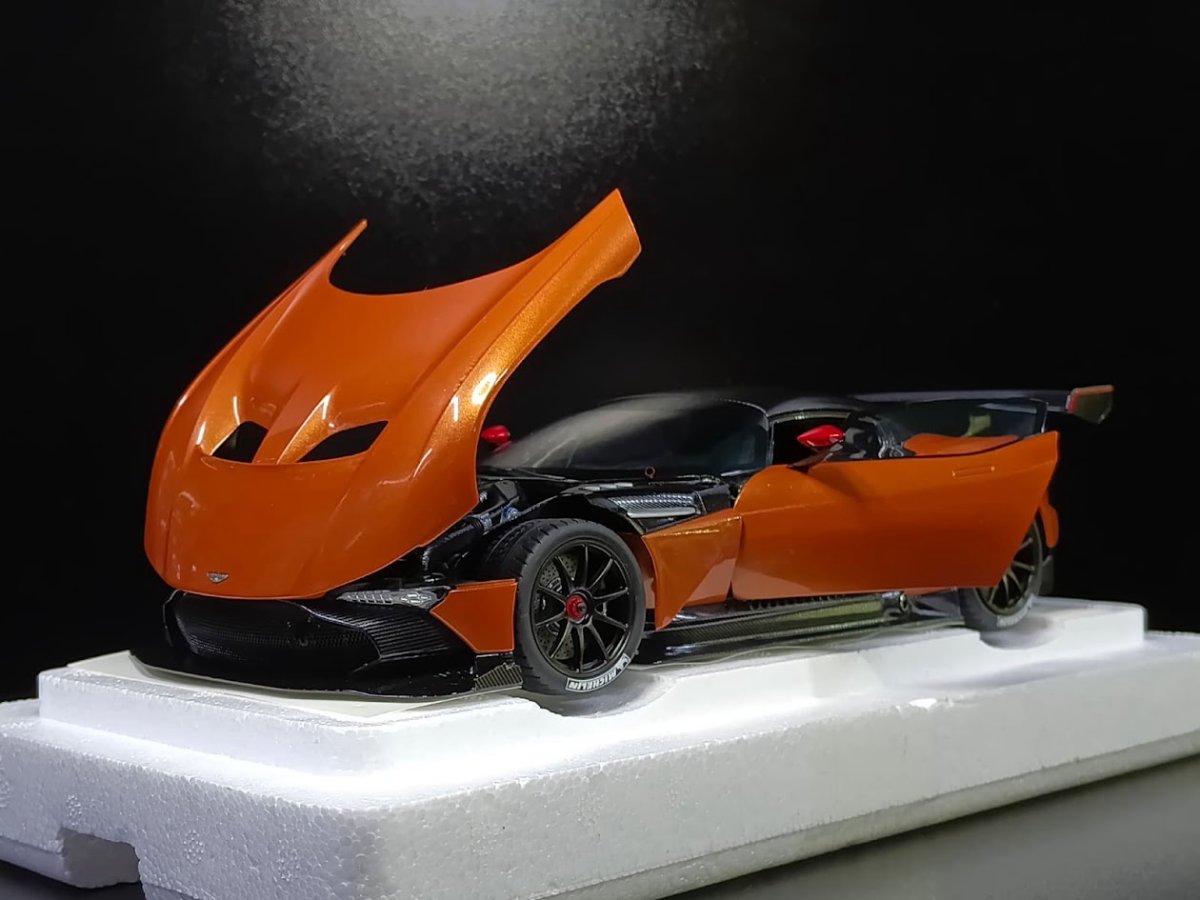 Aston Martin Vulcan AutoArt 1:18