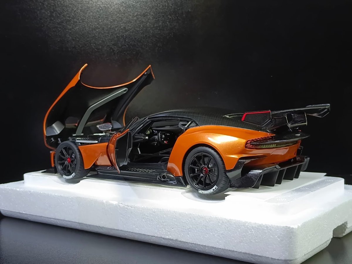 Aston Martin Vulcan AutoArt 1:18