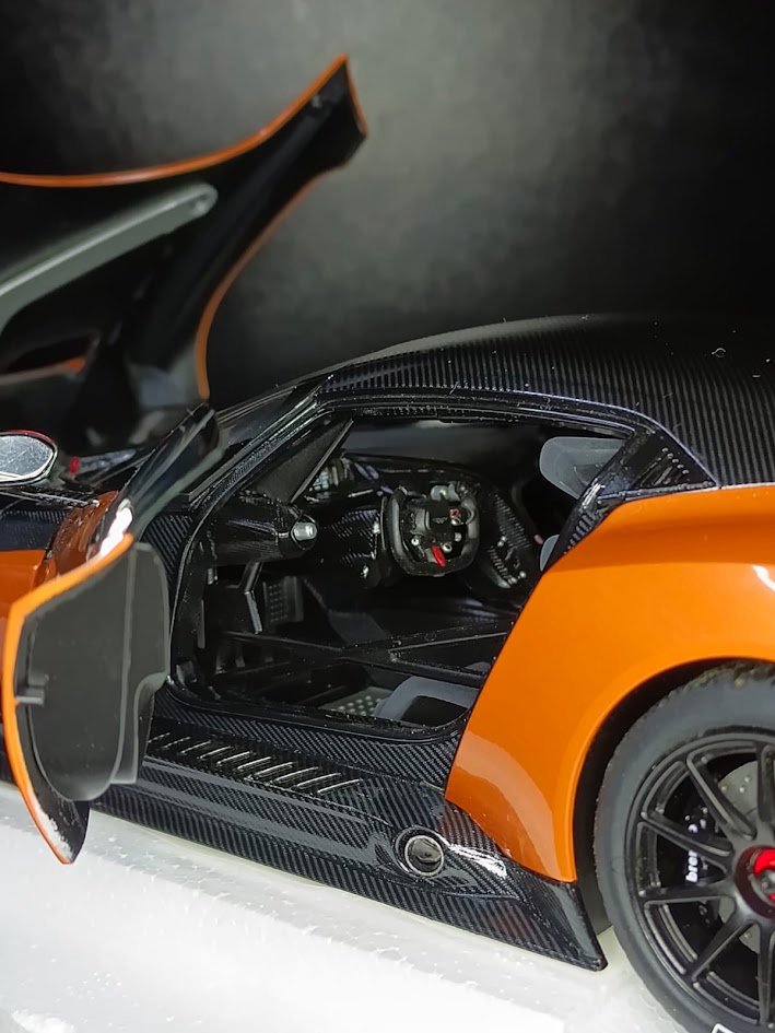 Aston Martin Vulcan AutoArt 1:18