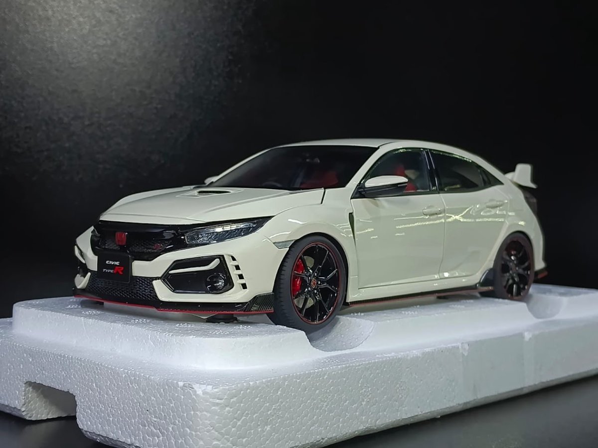 Honda Civic Type R (FK8) AutoArt 1:18