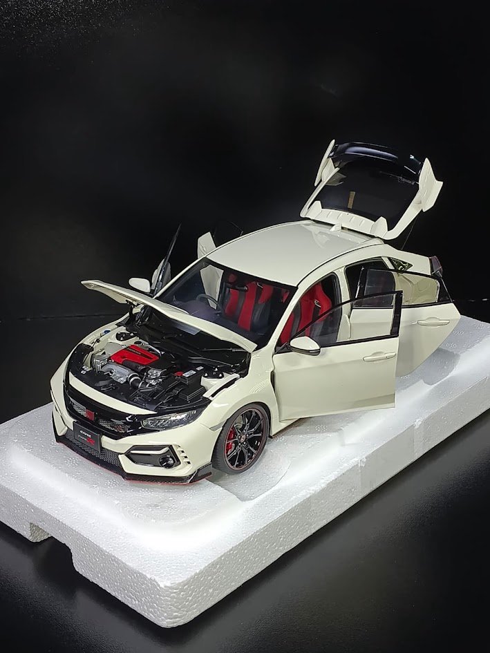 Honda Civic Type R (FK8) AutoArt 1:18